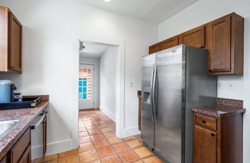 Downtown House | Jula Place-Walk downtown from old Florida glam!