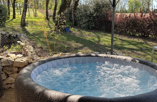 Sainte-Croix House | JULES, Country house with private jacuzzi.