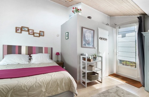 Beausejour Bed & Breakfast | Jules Verne - Courteline Guest Room with Shared Terrace and Wi-Fi