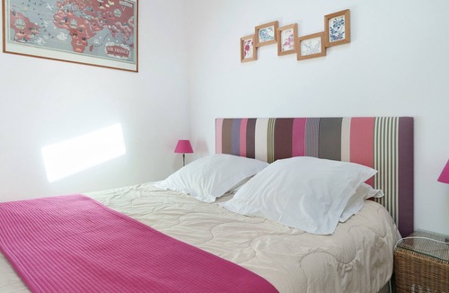 Beausejour Bed & Breakfast | Jules Verne - Courteline Guest Room with Shared Terrace and Wi-Fi