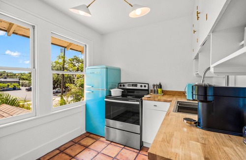 Downtown House | Julia Place-Walk downtown from old Florida glam!