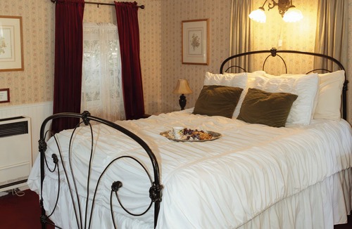 Julian Bed & Breakfast | Julian Gold Rush Hotel