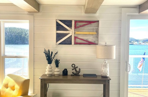 Salt Harbour House | Julia’s Landing - 10km from Twillingate