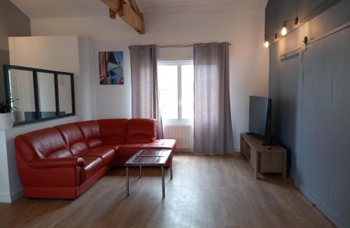 Saint-Bonnet-sur-Gironde Apartment | Julie