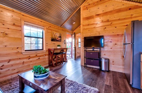 Austin Cabin | Julie's Cabins Luxury Retreat 2