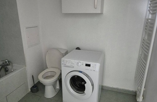 Bron Apartment | Julie's studio