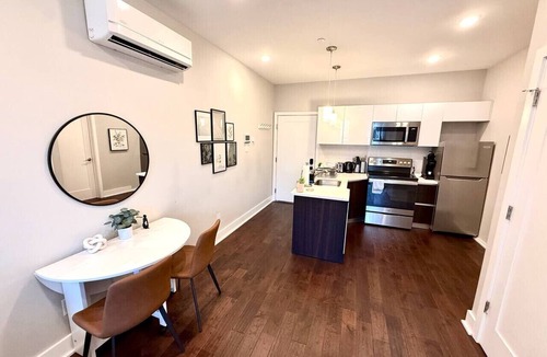 Center City West Apartment | Juliet Balcony | Cute & Cozy Center City 1BR Apt