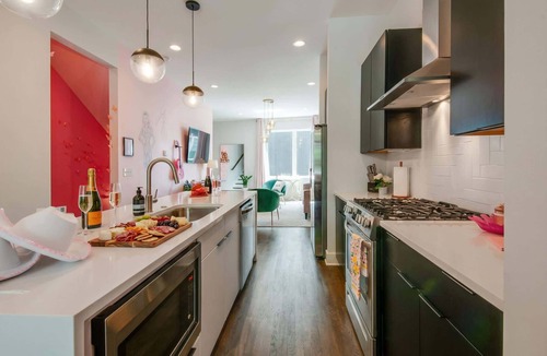 Nashville House | July 4 fireworks views, rooftop decks, karaoke rooms near Broadway