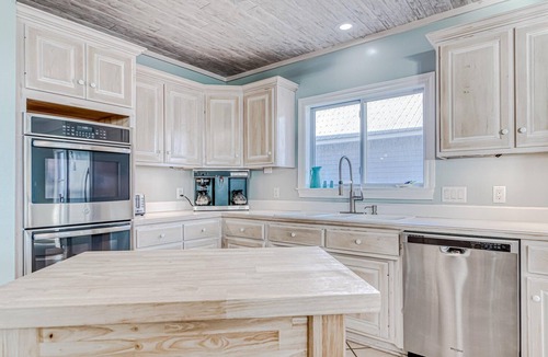 Morgantown House | July 4 Week Open! Beachfront - Pools & Pickleball