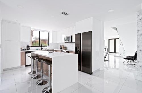 Olympia Heights House | July Special! 4BR - Private Yard, Grill, Soaking Tub, Near Coral Gables & MIA Airport