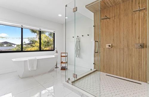 Olympia Heights House | July Special! 4BR - Private Yard, Grill, Soaking Tub, Near Coral Gables & MIA Airport