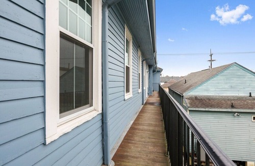 Freret Apartment | Jumbo 3BR Loft Directly on Freret Street w/Parking