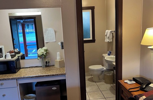 Altaville Hotel | Jumping Frog Motel