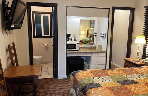 Altaville Hotel | Jumping Frog Motel