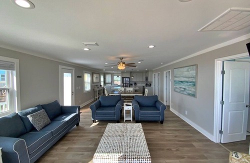 Southpointe House | June 11- 15 Open! Modern, Beachfront & Pet Friendly