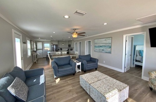 Southpointe House | June 11- 15 Open! Modern, Beachfront & Pet Friendly