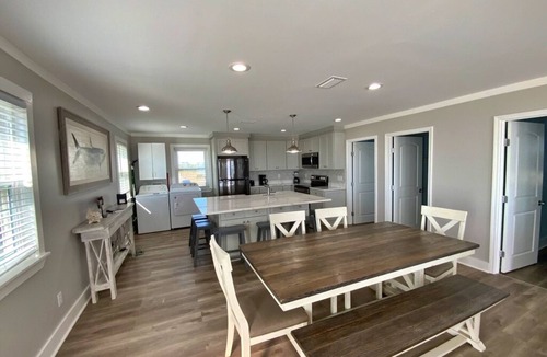 Southpointe House | June 11- 15 Open! Modern, Beachfront & Pet Friendly