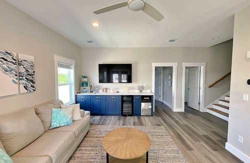 Morgantown House | June 13 Wk Open! Amazing Views & 2 Pools