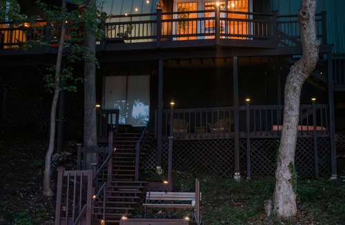 Barnett Cabin | June 2-5 JUST OPENED! Family Lakefront A-Frame w/Kayaks 6MM