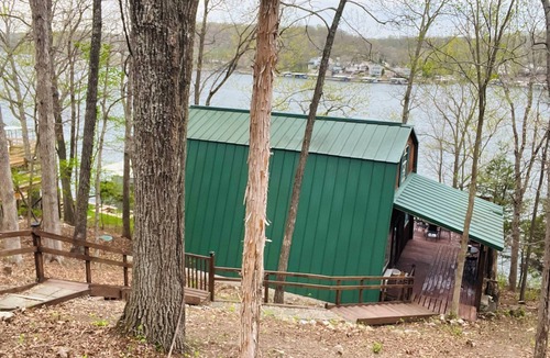 Barnett Cabin | June 2-5 JUST OPENED! Family Lakefront A-Frame w/Kayaks 6MM