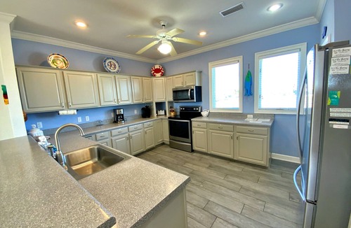 Morgantown House | June 27 Wk Open! Pools! Beachfront!