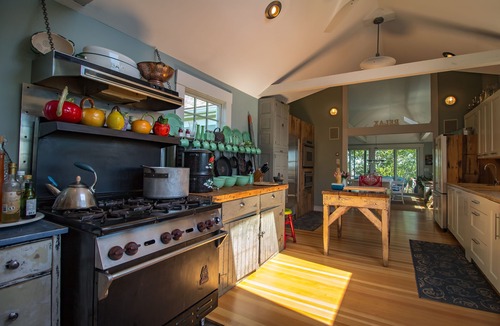 Provincetown House | June 28 July 5 still open! Heated pool, water views, hot tub ,sauna steam shower