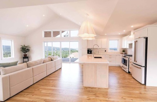 Grand Bay-Westfield House | June Avenue Oasis Sum
