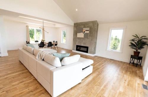 Grand Bay-Westfield House | June Avenue Oasis