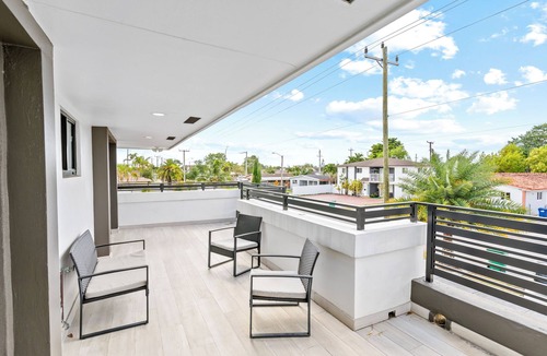 Olympia Heights House | June Special! Modern 4BR - Private Pool & Grill, Near Coral Gables & MIA Airport