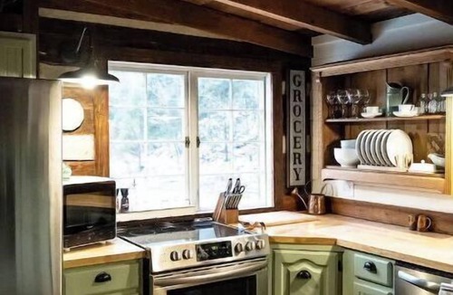 Hendersonville Cabin | JuneBug Log Cabin, Nashville Music History, Dreamy Loft Suite, Stone Frpl.