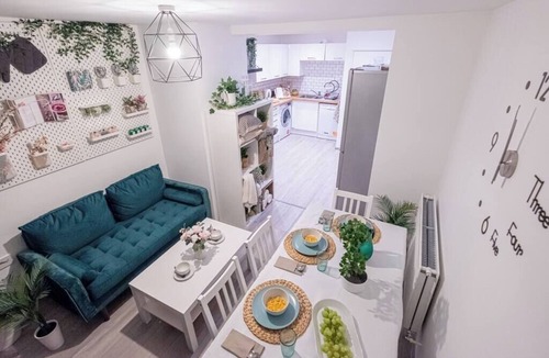 Great Houghton Apartment | Jungle at Forest Home