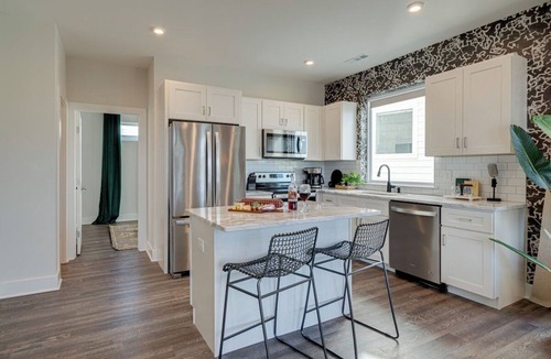 Whitebridge House | Jungle Country 5625–Modern Charm-Sleeps 8