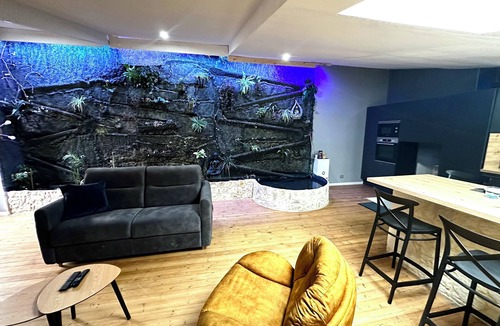 Fumel Apartment | Jungle Gîte