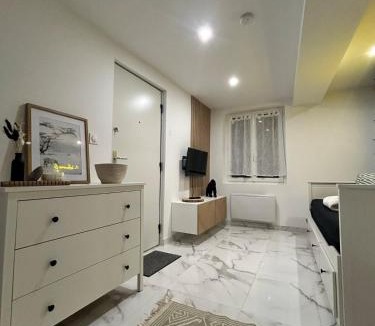 Beauvais Apartment | Jungle house,Arr autonome,Proche Aéroport & Gare