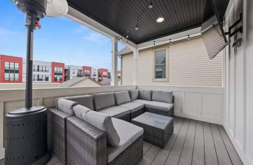 Italian Village House | Jungle House Luxury Homes - Columbus Downtown Short North - Near Convention Center & Nationwide Arena - Sleeps up to 15 - Free Parking - Over 5,800 Five Stars