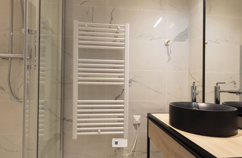 Bercy Apartment | Jungle Juice, 3BR/2BA, 6 people