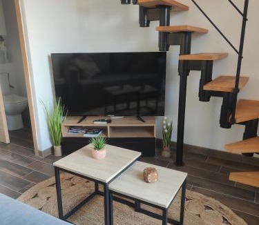 Tille Apartment | Jungle Loft - 3 min Beauvais Airport - Parking privé - Arrivée autonome