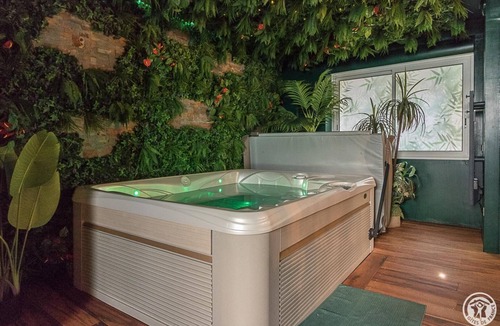 Toulouse South-East Apartment | Jungle Love Room - TOULOUSE