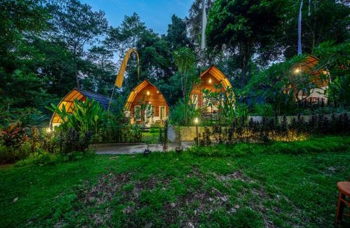 Singapadu Tengah Villa | Jungle River 5 BR Villa- Pool, Yoga, Tubing Near Ubud