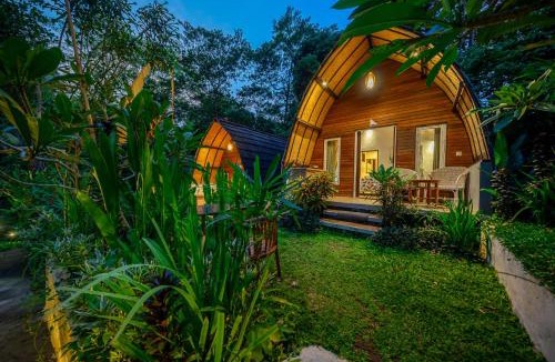 Singapadu Tengah Villa | Jungle River 5 BR Villa- Pool, Yoga, Tubing Near Ubud