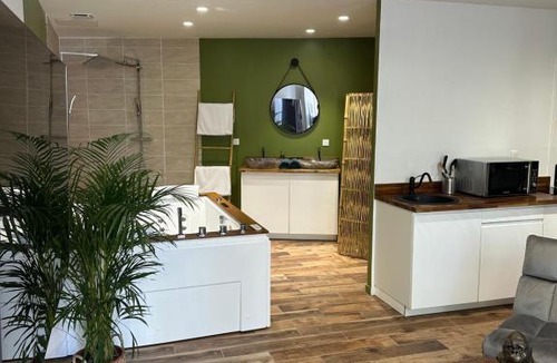 Sotteville-les-Rouen House | Jungle room