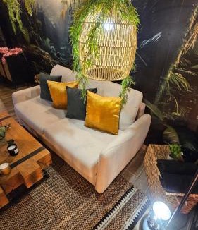 Bezons Apartment | jungle room less than 15 minutes from La Defense