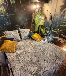 Bezons Apartment | jungle room less than 15 minutes from La Defense