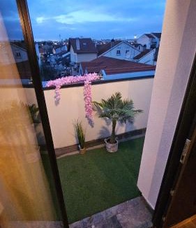 Bezons Apartment | jungle room less than 15 minutes from La Defense