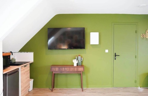 Queven Apartment | Jungle Room - Studio avec spa privé