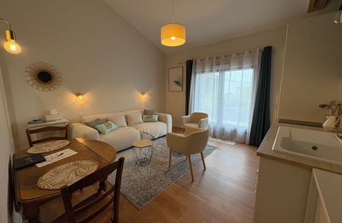 Port-Saint-Pere Cottage | Jungle Studio with Terrace and Heated Pool near Nantes