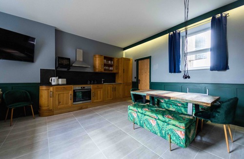 North Shore Apartment | Jungle Suite Sasco Apartments