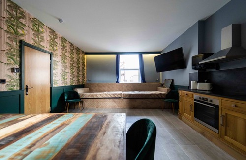 North Shore Apartment | Jungle Suite Sasco Apartments