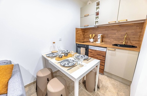 Albertville Apartment | Junglecavern - Private spa, unusual accommodation