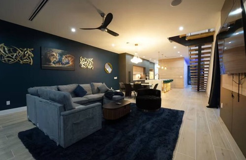 Harbordale House | Junglelux Home with 2 Pools/Sauna/BBQ
